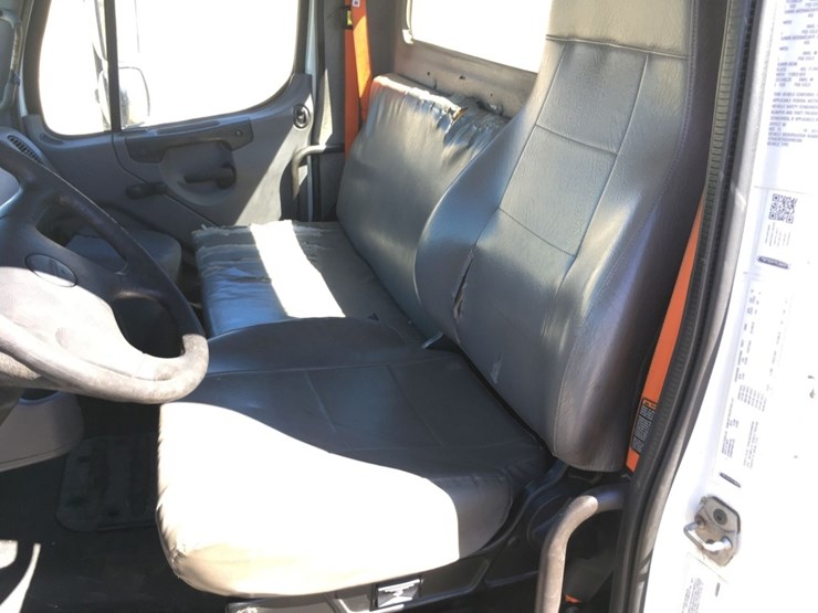 2016-freightliner-m2-asphalt-patch/slury-seal-image-10