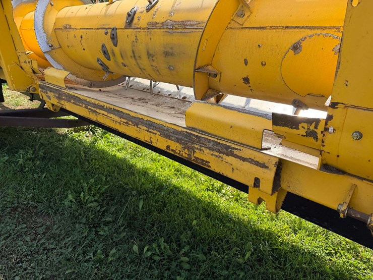 new-holland-73c-image-43