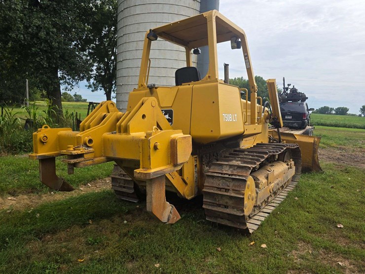 deere-750b-lt-image-17