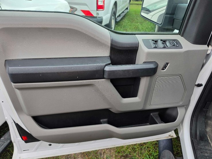 2019-ford-f150-xl-image-12