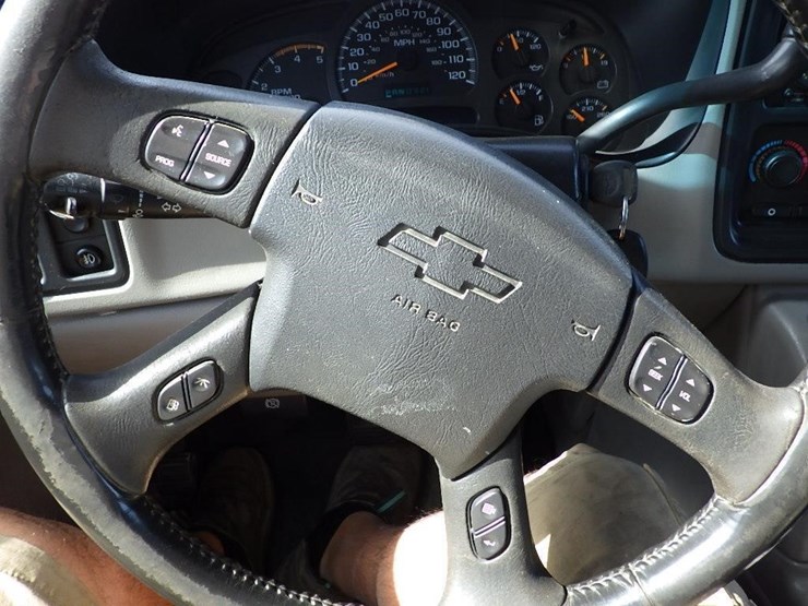 2004-chevrolet-2500hd-image-26