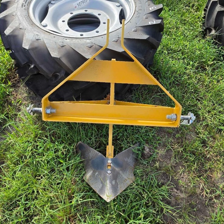 234 - COUNTY LINE MIDDLE BUSTER PLOW