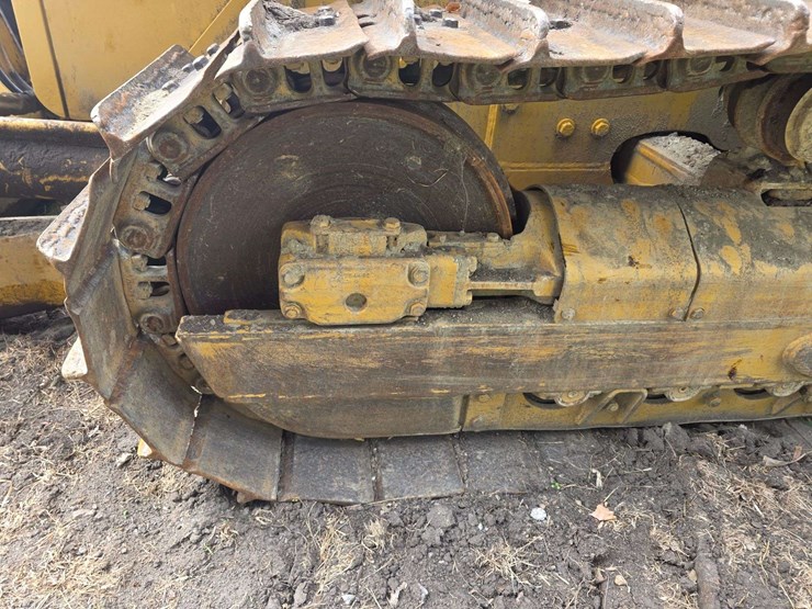 deere-750b-lt-image-7