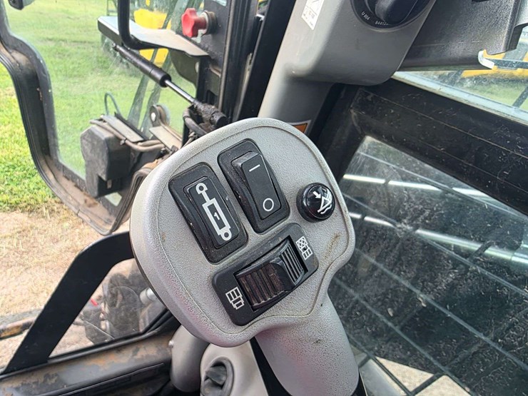 new-holland-c232-image-45