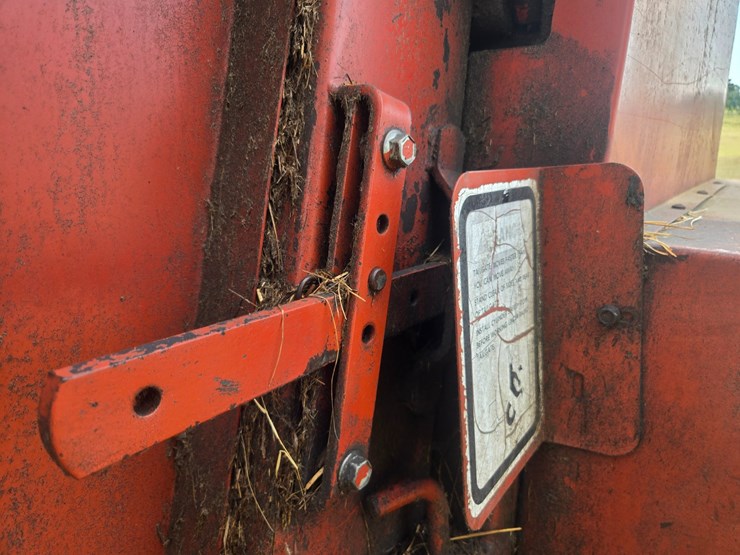 hesston-5540-image-31