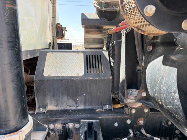 2018-peterbilt-567-image-16