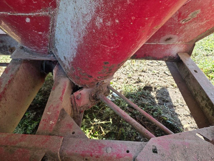new-holland-355-image-26