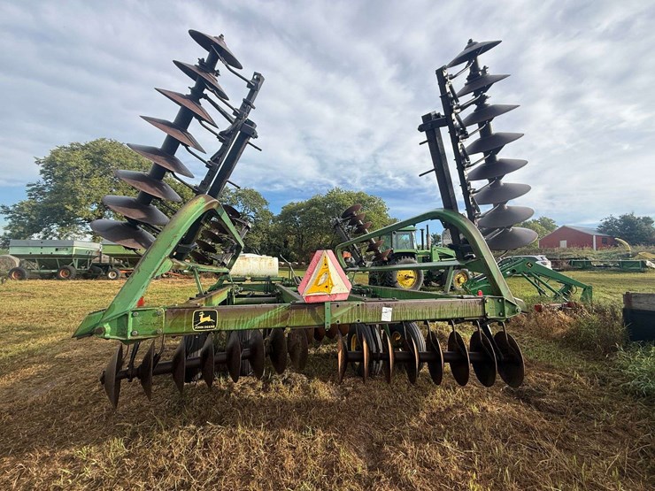 john-deere-235-image-6