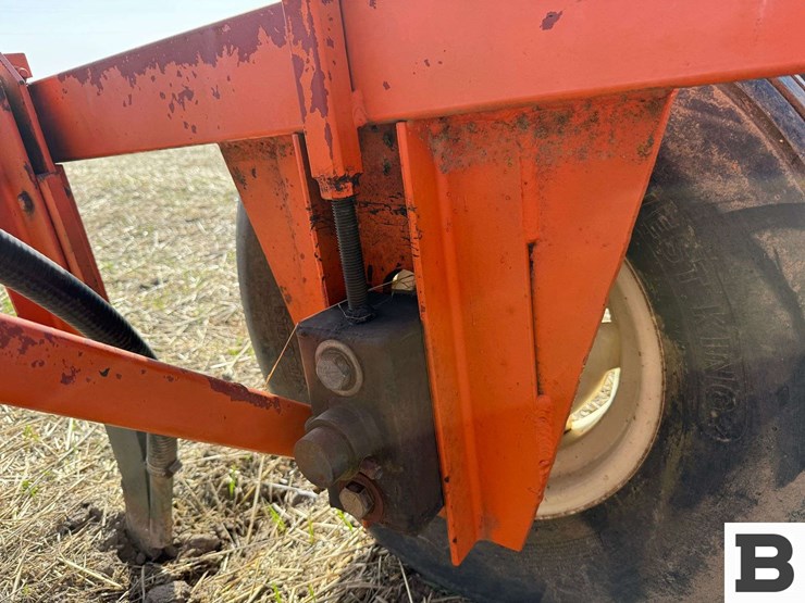 2008-custom-22.5'-air-seeder-image-32