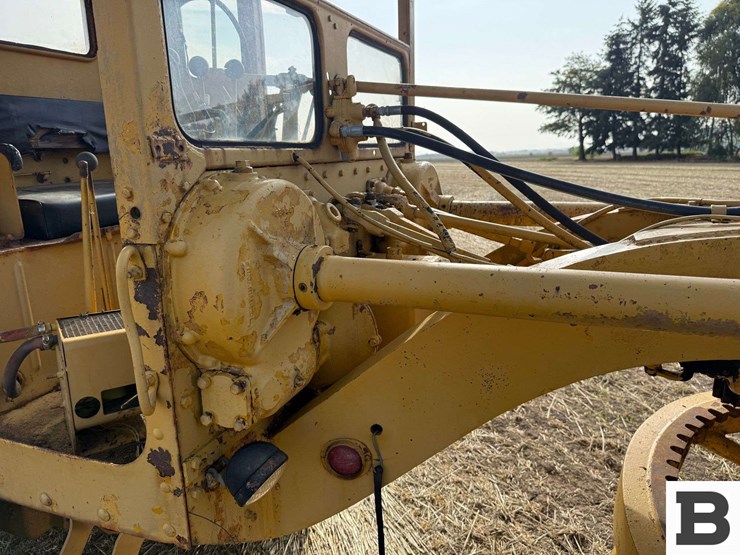 caterpillar-12-image-40