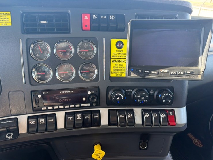 2024-kenworth-t880-image-21