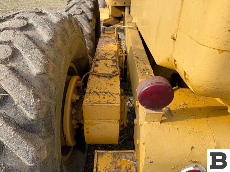 caterpillar-12-image-33