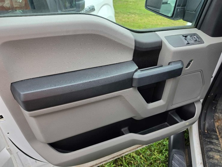 2019-ford-f150-xl-image-9