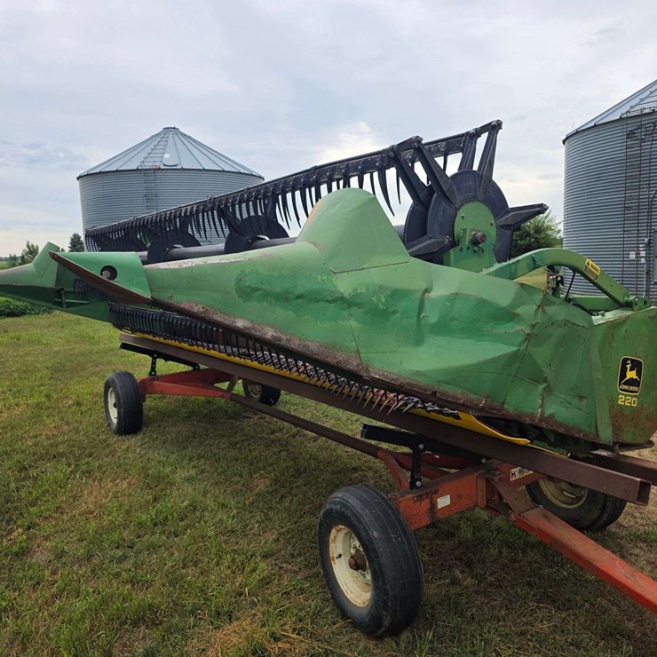 JOHN DEERE 220