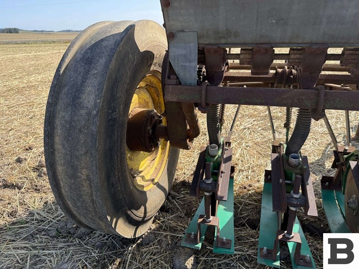 van-brunt-grain-drill-image-16