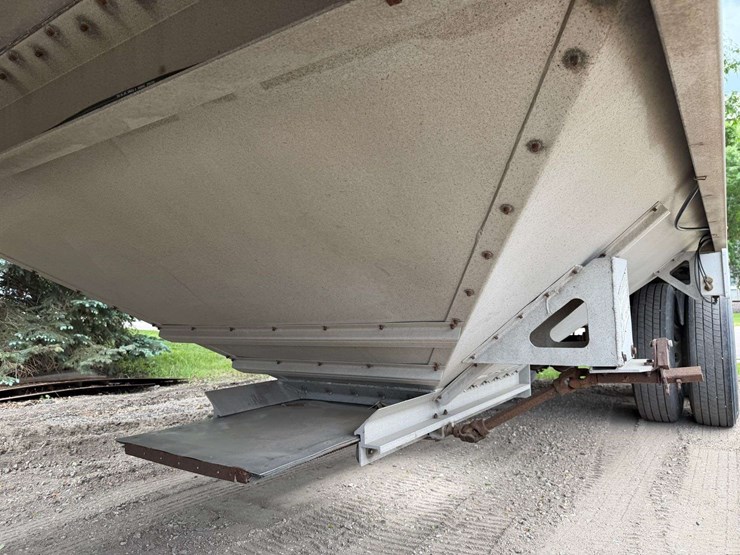 2003-cornhusker-hopper-bottom-image-21