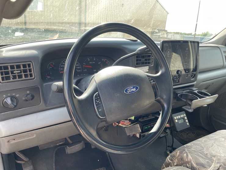 2003-ford-f550-image-28