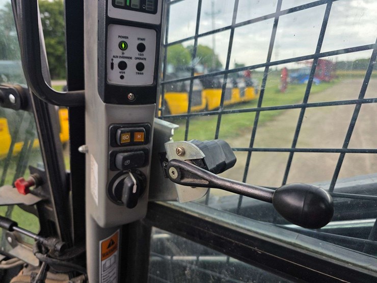 new-holland-c232-image-37