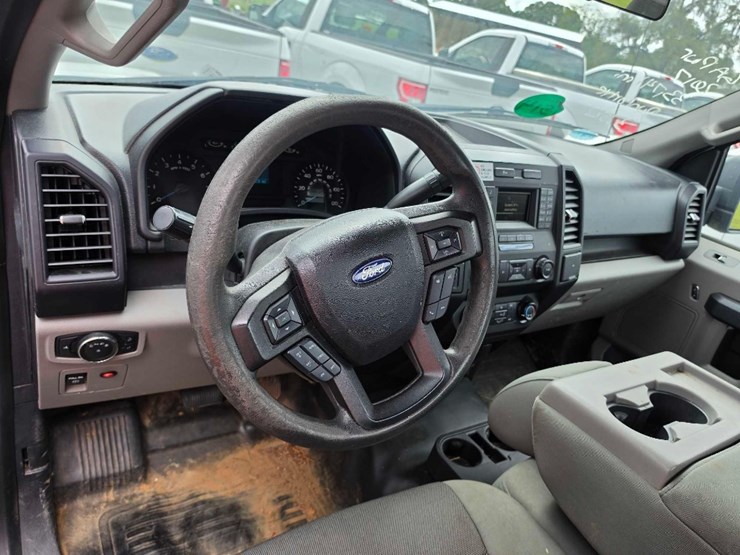 2017-ford-f150-xl-image-11
