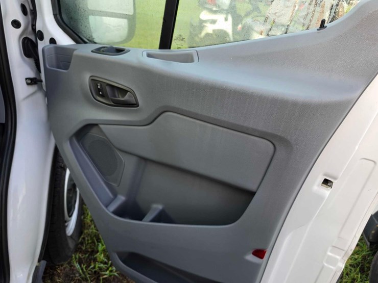 2017-ford-transit-image-9