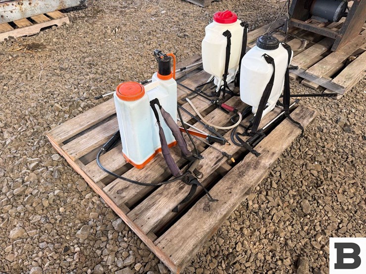 assorted-4-gallon-backpack-sprayers-image-2