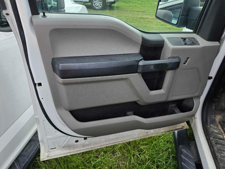 2019-ford-f150-xl-image-10