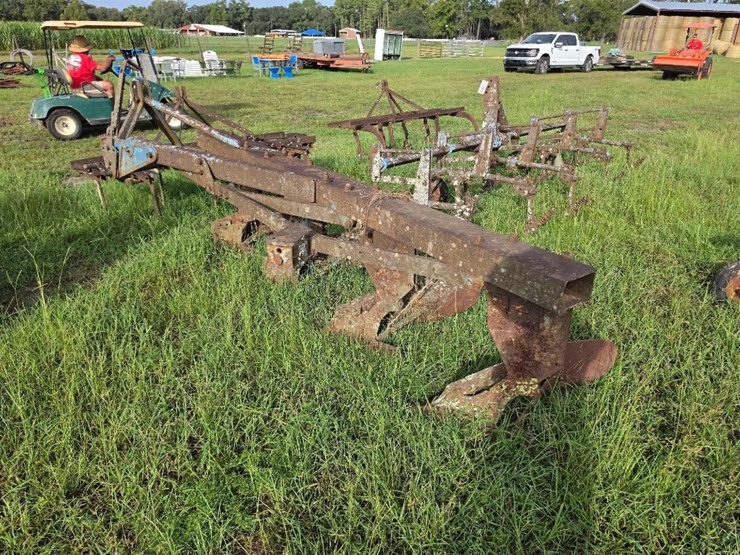 192---4-row-offset-bottom-plow-image-3