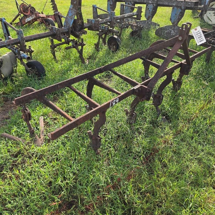 184 - 8 ROW CULTIVATOR