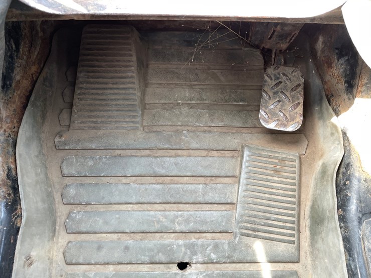 2013-caterpillar-236d3-image-34