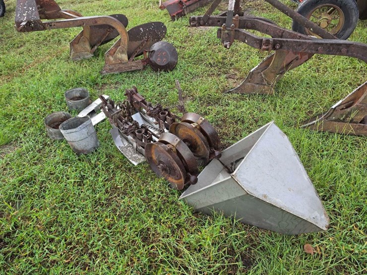 182---1-planter-bin-with-parts-image-3