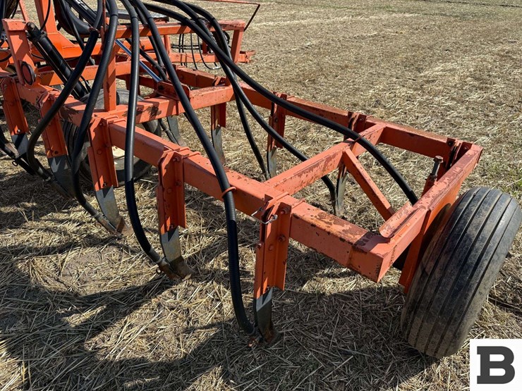 2008-custom-22.5'-air-seeder-image-31