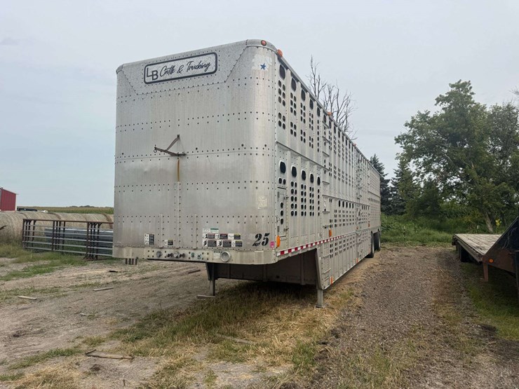 2003-wilson-livestock-trailer-image-2