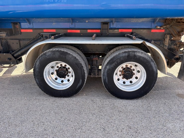 2012-peterbilt-367-image-10