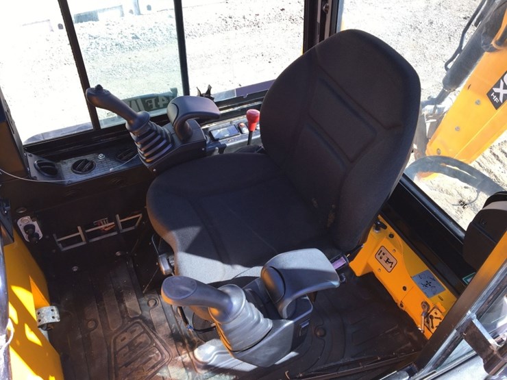 2020-jcb-1cxthf-compact-tracked-loader-backhoe,-image-8