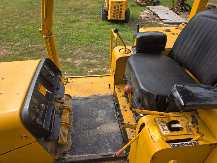 deere-750b-lt-image-31