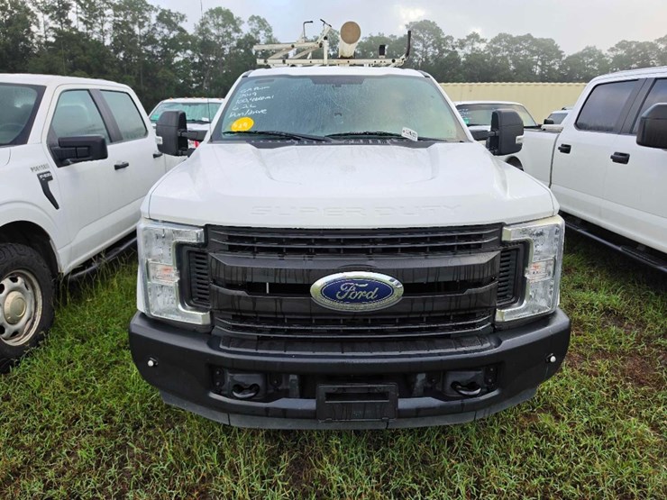 2019-ford-f250-xl-image-2