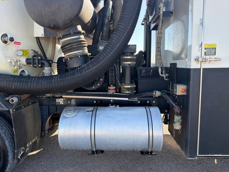 2024-kenworth-t880-image-8