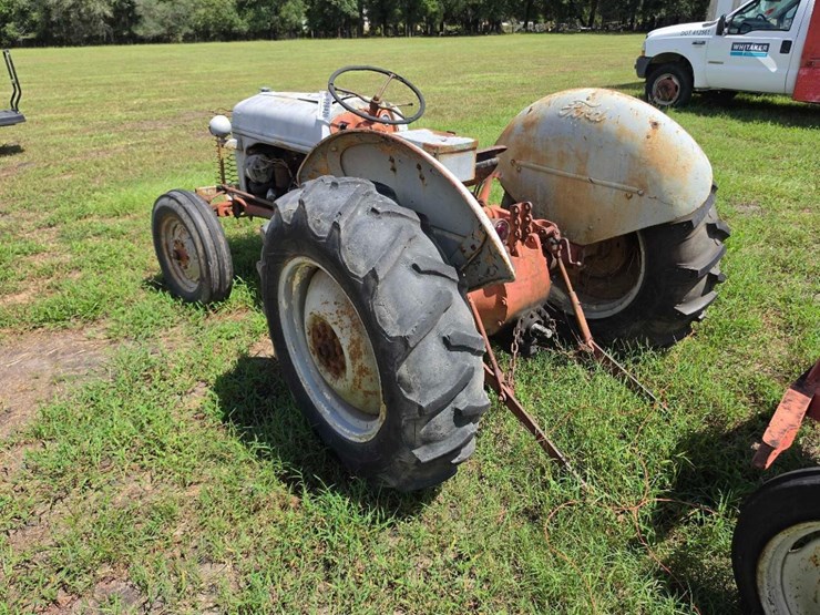 1950-ford-tractor-image-3