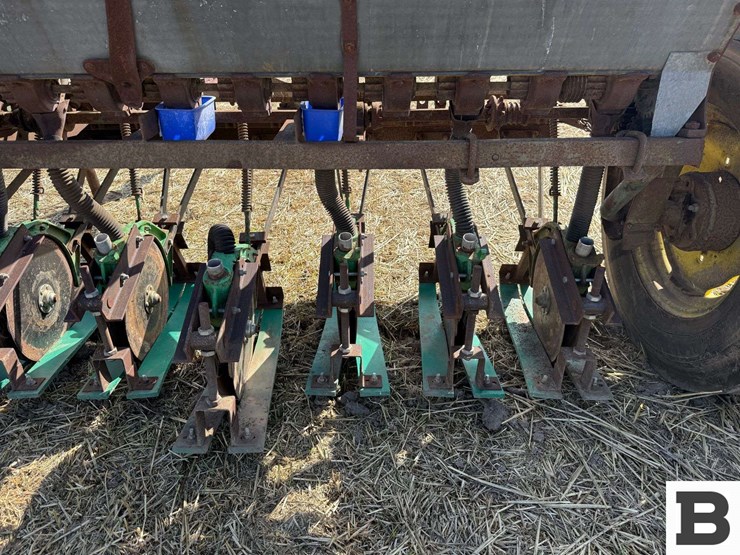 van-brunt-grain-drill-image-19