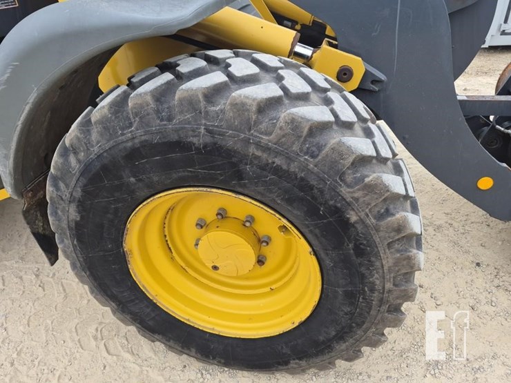 2016-deere-344k-image-11