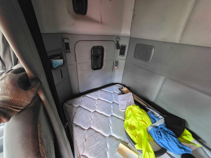2016-kenworth-t680-image-10
