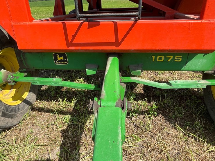 john-deere-1075-image-30