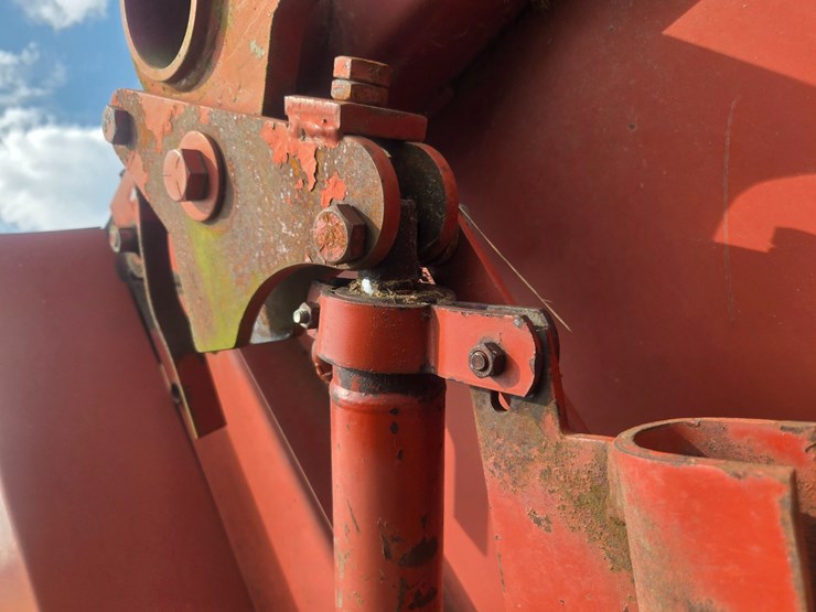hesston-5540-image-38
