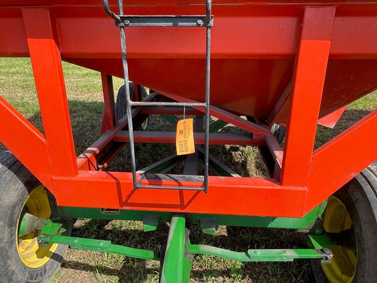 john-deere-1075-image-27