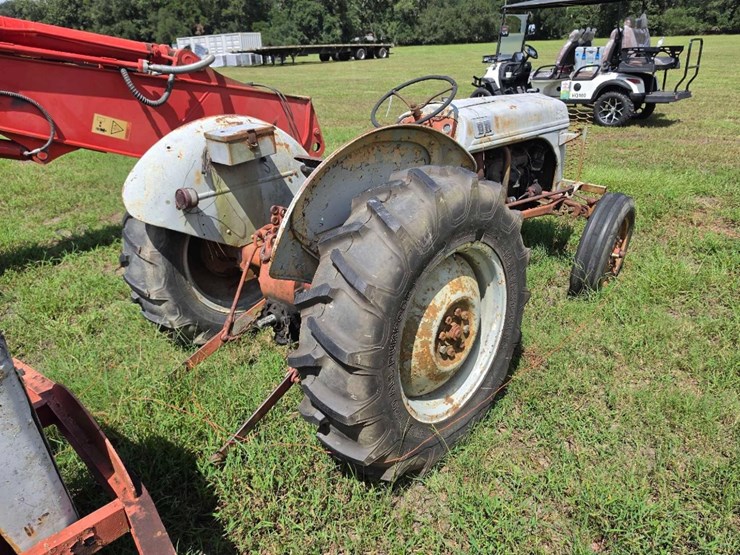 1950-ford-tractor-image-4