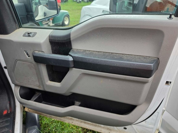 2020-ford-f150-xl-image-9