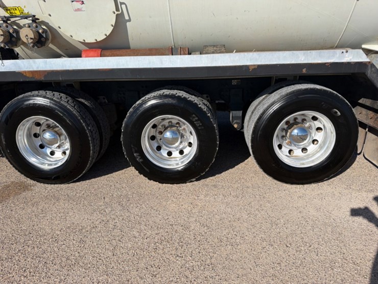 2024-kenworth-t880-image-17