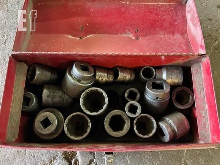 assorted-¾”-and-1”-drive-sockets-image-1