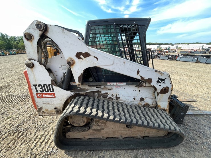 2003-bobcat-t300-image-7