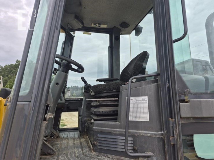 2016-deere-344k-image-12